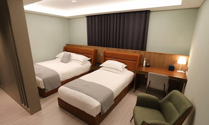 Bedroom 4, Eastern Hotel, Buk