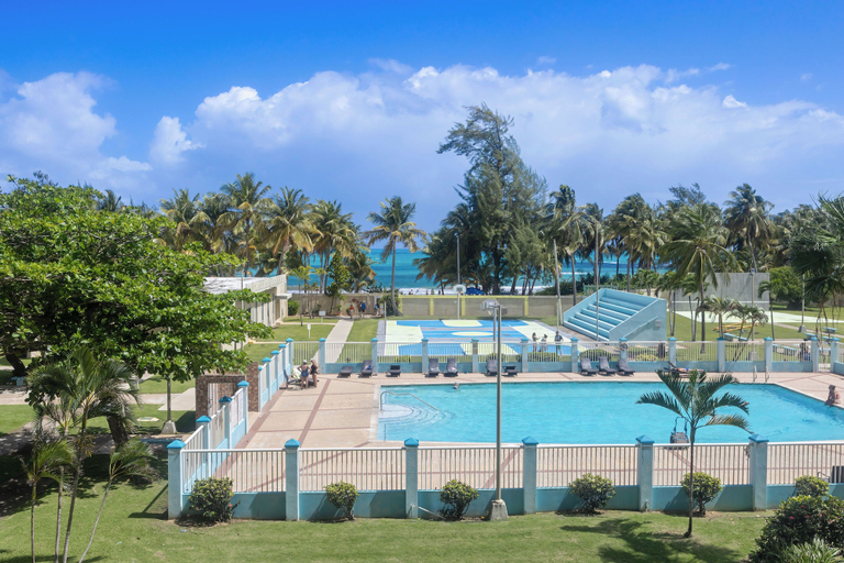 Pool 5, Playa Azul by Otium