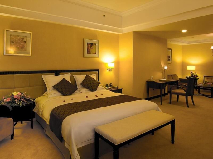 Bedroom 3, Four Points By Sheraton Yangjiang City Center, Yangjiang