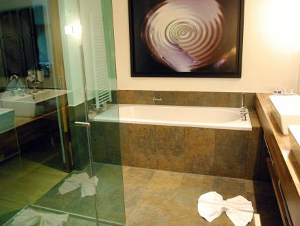 Bathroom, ファルケンシュタイナー ホテル & スパ カリンツィア l 4 スター スーペリア, Hermagor