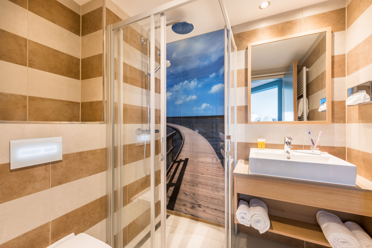 Bathroom 5, Hotel Nordseeküste by Center Parcs, Wesermarsch