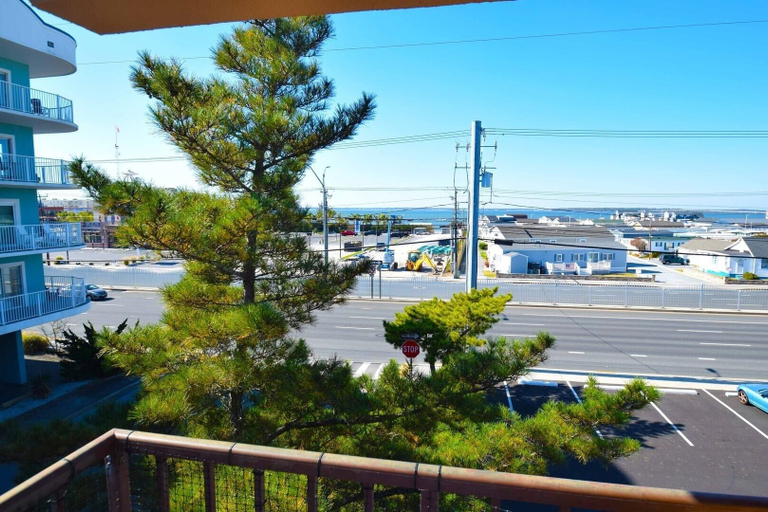 Property grounds, Coral Reef 311 1 Bedroom Condo, Worcester