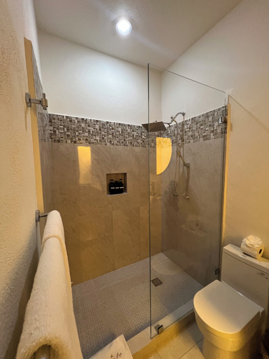 Bathroom 2, El Encanto Inn, La Paz