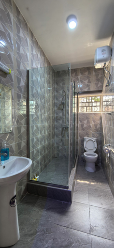 Bathroom 2, Grand Hyatt No.5 Hotel, Obio/Akp
