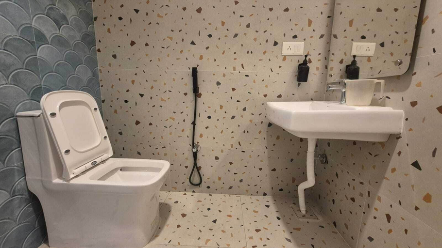 Bathroom 4, BLEU BY NIRVANA, Kancheepuram