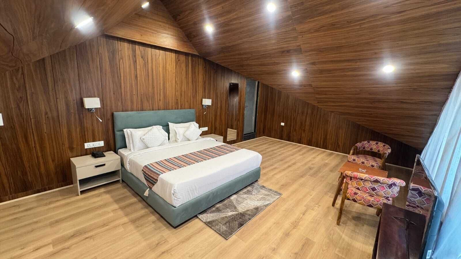 Room 2, EMROZ BY KINGS RESORT, Anantnag