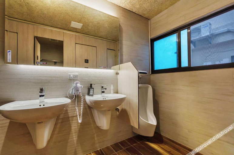 Bathroom 5, PopInn, Tainan