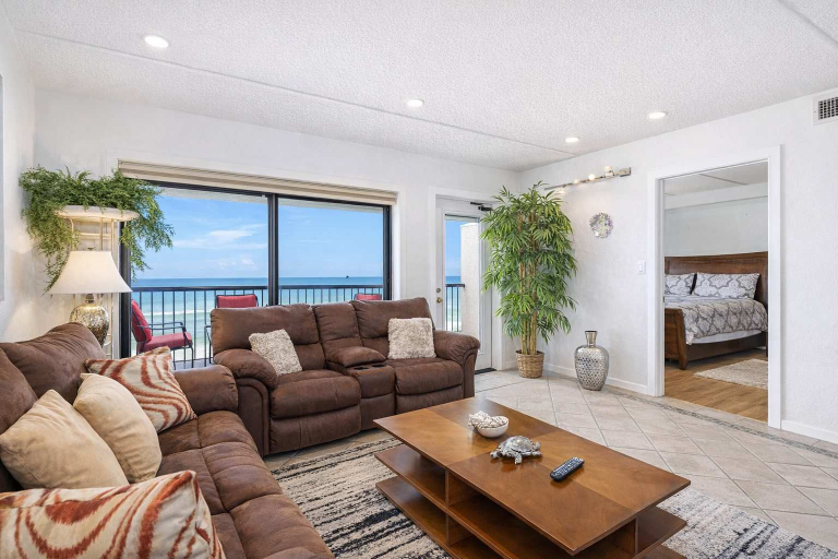 Living area 3, Sweeping 10th Floor Views - Up to 8 - Beachfront, Cameron
