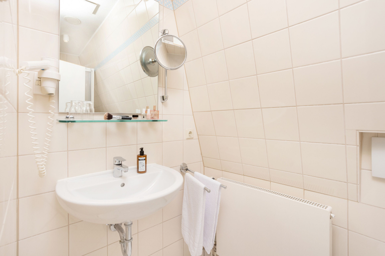 Bathroom 3, maakt Hotel & Apartments, Vorpommern-Rügen