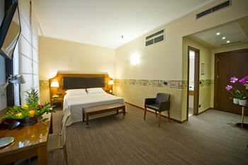 Others 4, QC Room Milano Porta Romana, Milano
