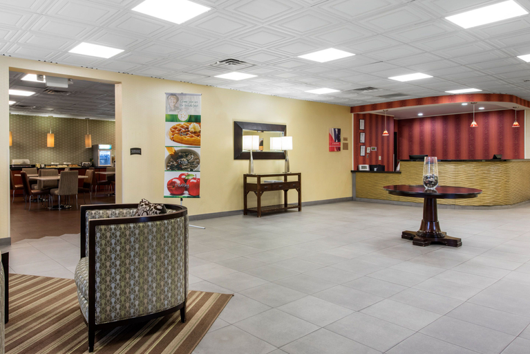 Public Area, Quality Inn & Suites Charleston - Civic Center, Kanawha