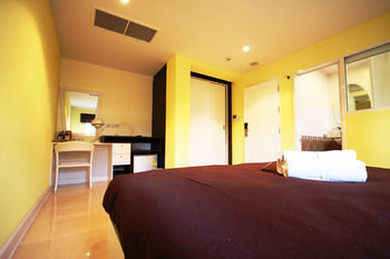 Others 3, Access inn Pattaya, Pattaya