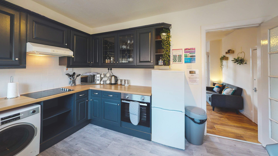 Room 3, Spacious Home Ideal For Families Free Parking, Cheshire West and Chester