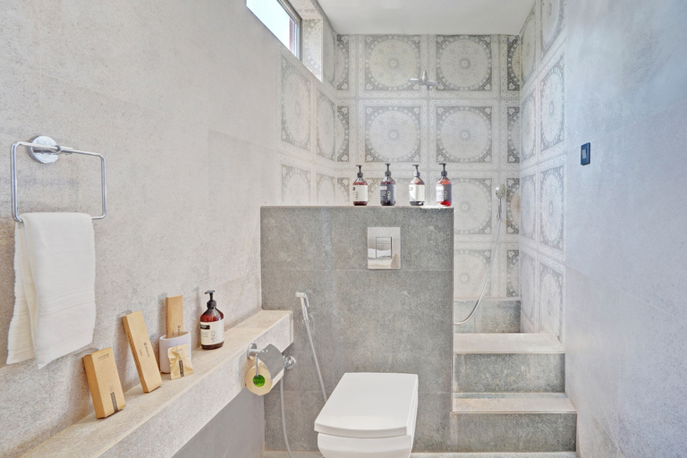 Bathroom 2, ELIVAAS Villa 39 Serene 6BHK with Pool, Pune