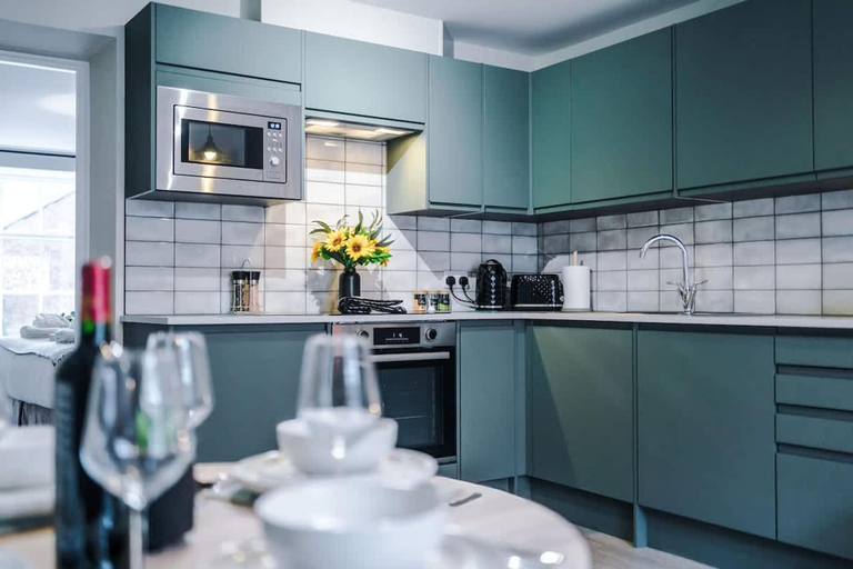 Room 3, NEW Stylish 1-bed Flat Great Location Sleeps 4, Cheshire West and Chester