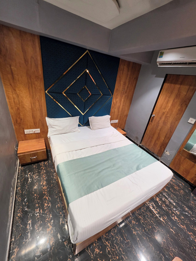 Room 3, Hotal Park View, Gandhinagar