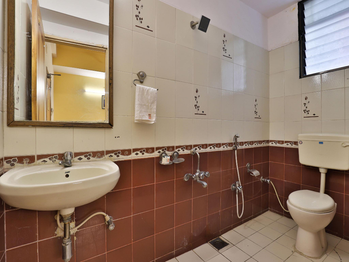 Bathroom 5, Hotel Vrundavan Residency, Vadodara