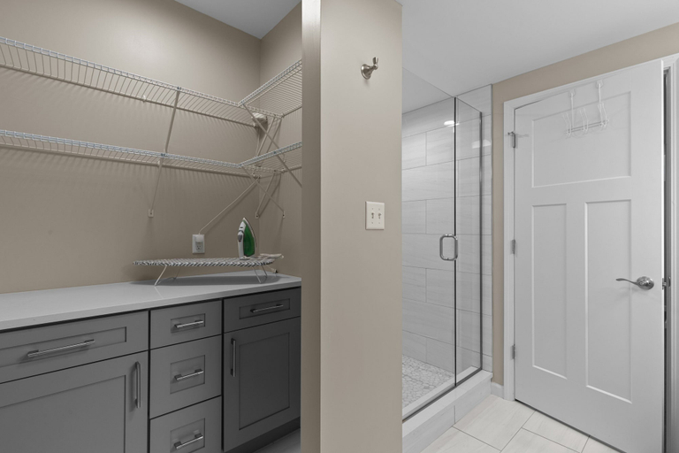 Interior 5, 3325: Bright Urban Comfort by JZ Vacation Rentals, Saint Louis