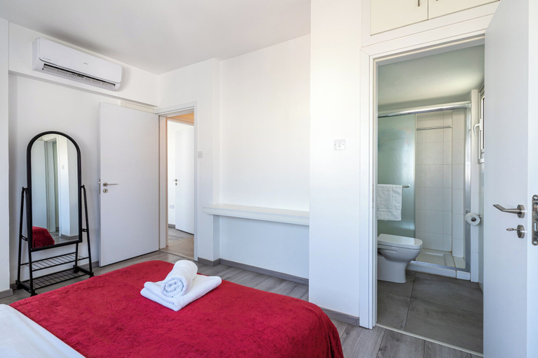 Room 3, Panoramic 2-BR Apt & Balcony in Larnca, Larnaca