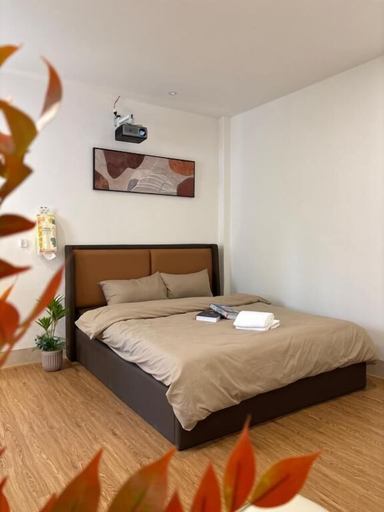 Room 5, H&N House, District 10