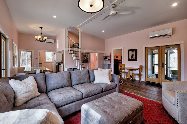 Interior 4, The Pink Lady, Macon