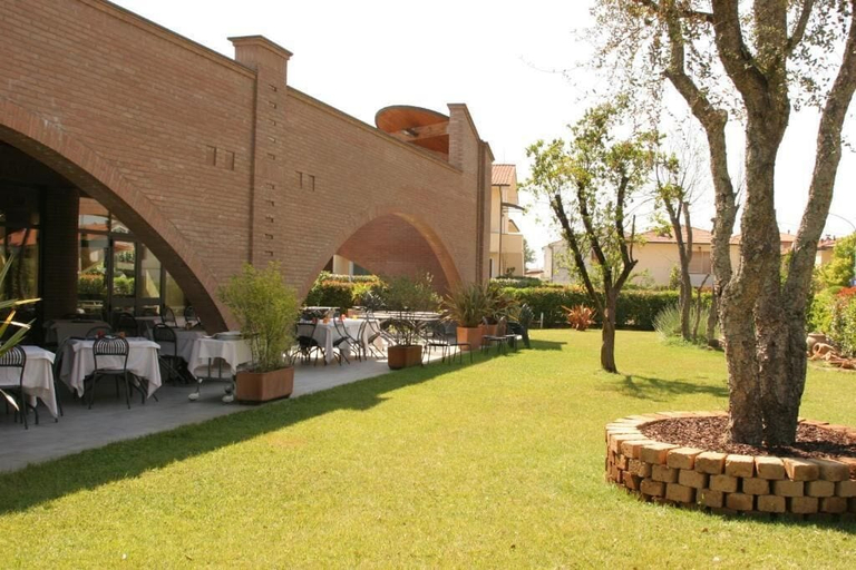 Outdoor dining 3, Affittacamere e Ristorante Ariete, Pisa