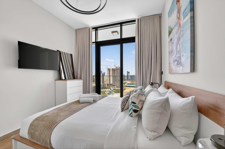 Room 2, Silkhaus Canalside Premium 1BR in Al Maryah Island, Abu Dhabi City