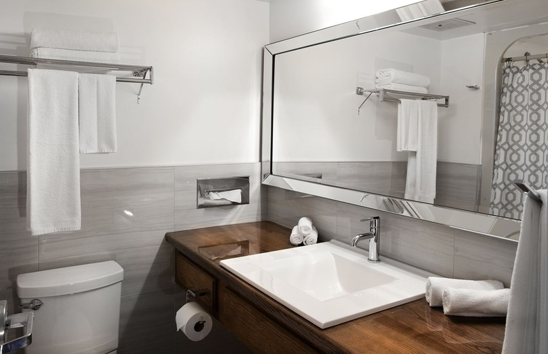 Bathroom, The Ashwood, Huron