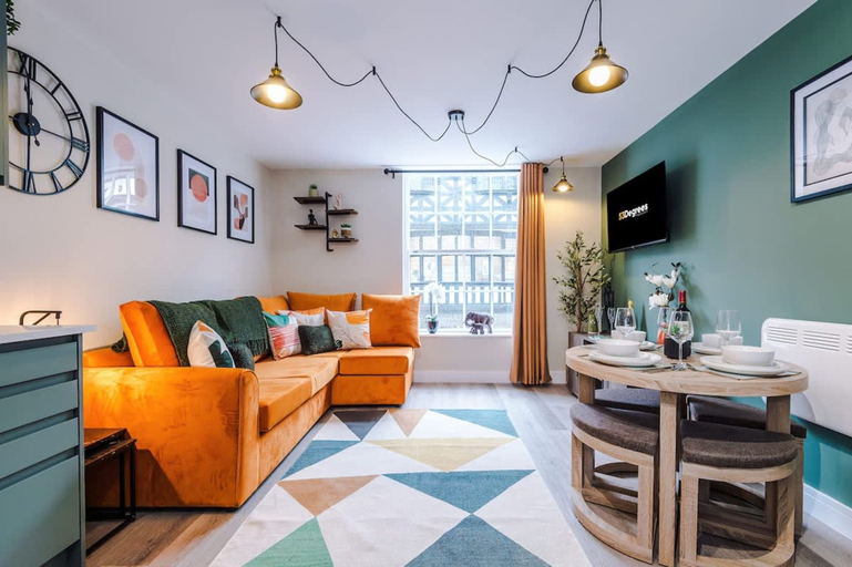 Room 4, NEW Stylish 1-bed Flat Great Location Sleeps 4, Cheshire West and Chester