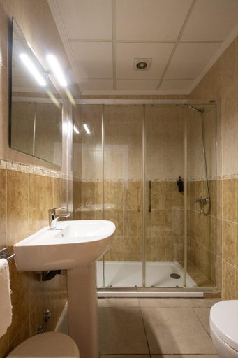 Bathroom 2, Hotel Lago Dorado, Baleares