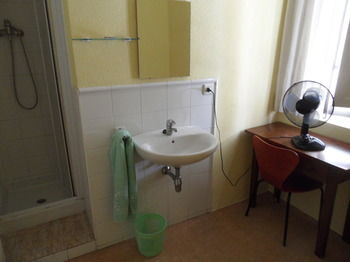 Others 3, Hostal Moratin, Valencia