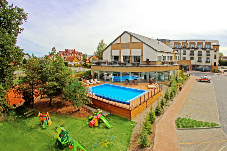 Exterior & Views