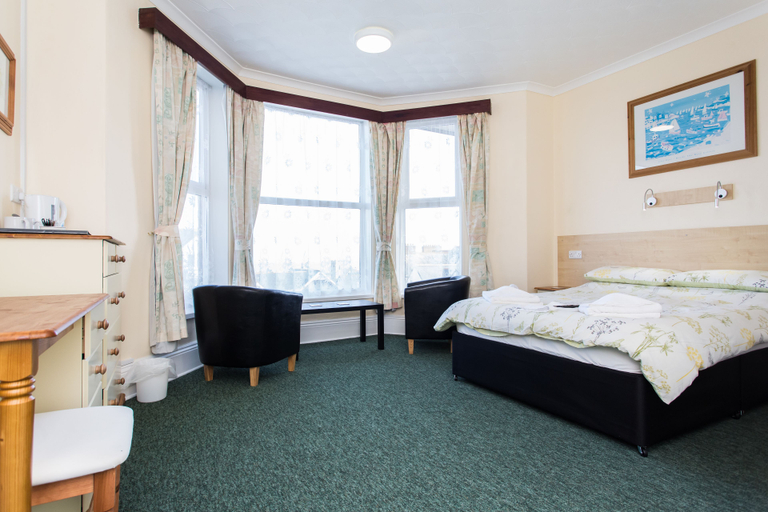 Bedroom 2, The Glendeveor, Cornwall
