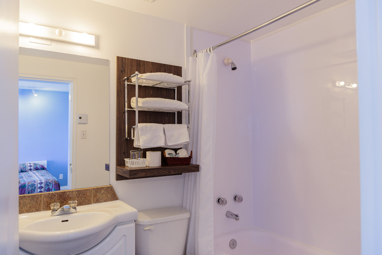 Bathroom 3, Auberge de la Riviere Saguenay, Le Fjord-du-Saguenay