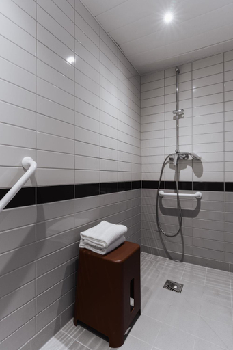 Bathroom 4, Ibis Budget Le Havre Les Docks, Seine-Maritime