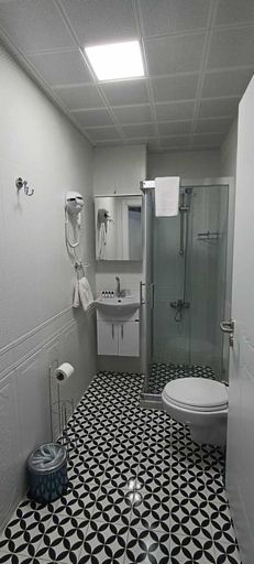 Bathroom, Maxxmarine hotel, Konak