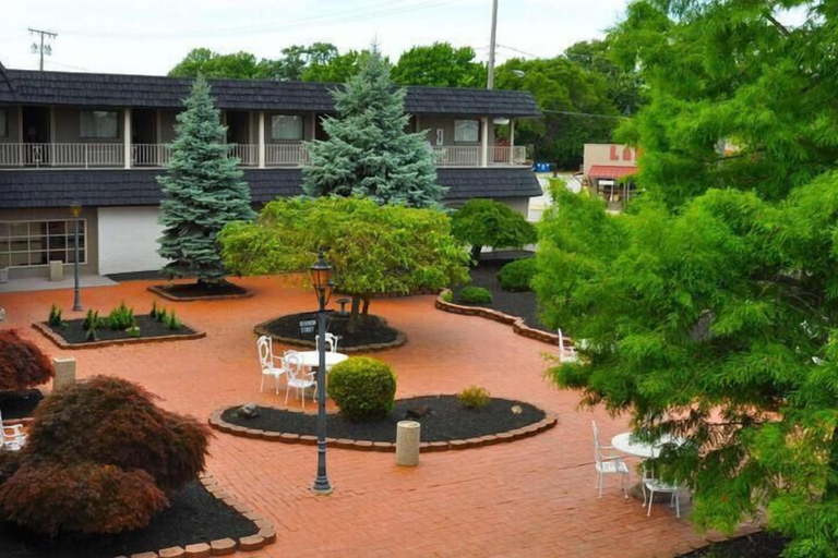 Exterior & Views 5, Avalon Inn, Erie