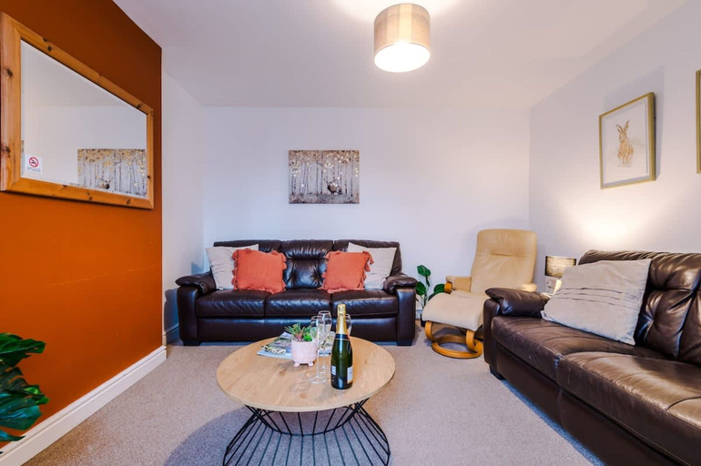 Room 3, Modern Apartment Ideal for Business Sleeps 3, Cheshire East