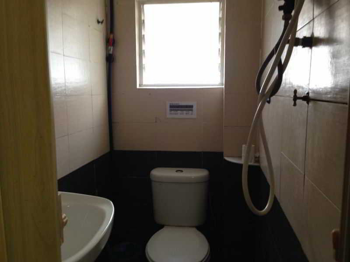 Bathroom 5, Smart Hotel Shah Alam Seksyen 15, Shah Alam