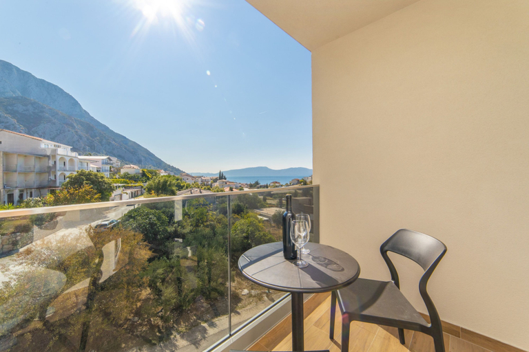 Room 5, Altiora Prestige Residence 105, Gradac