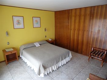 Others 4, Manutara Hotel, ísla de Pascua