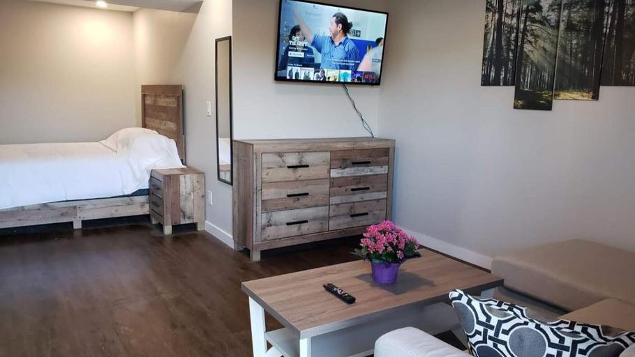 Bedroom 5, Sheridan Lake Motel, Cariboo