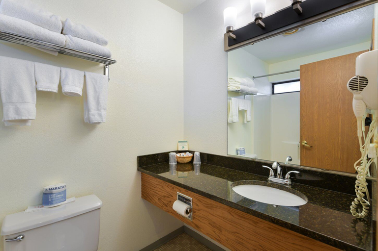Bathroom, Cap Sante Inn, Skagit