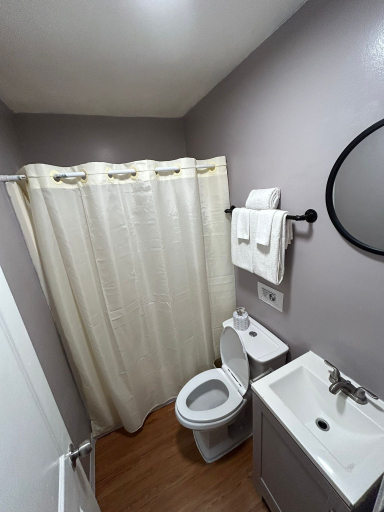 Bathroom 4, Live In Lodge, Gwinnett