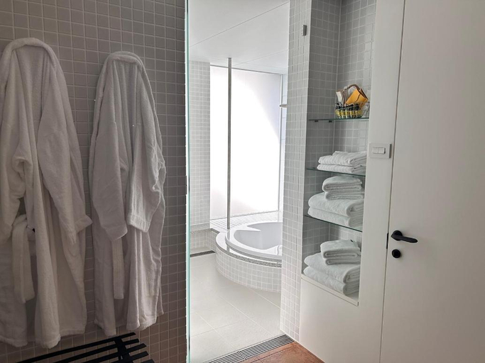 Bathroom 2, Auberge de Oishi, Takamatsu
