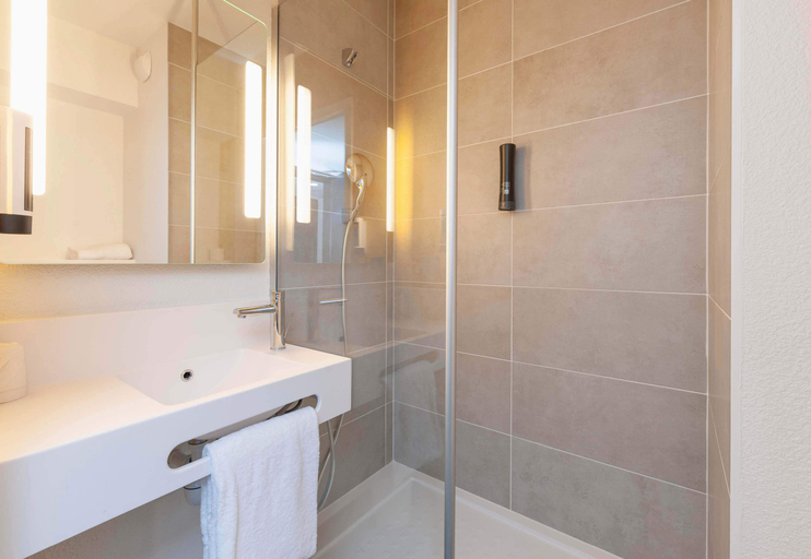 Bathroom 4, B&B HOTEL Saint-Geours-De-Maremne Hossegor, Landes