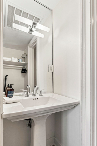 Bathroom 4, Roami at St. Helene, Orleans