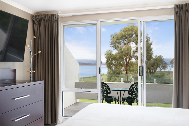 Bedroom 3, Horizons Lake Jindabyne, Snowy River