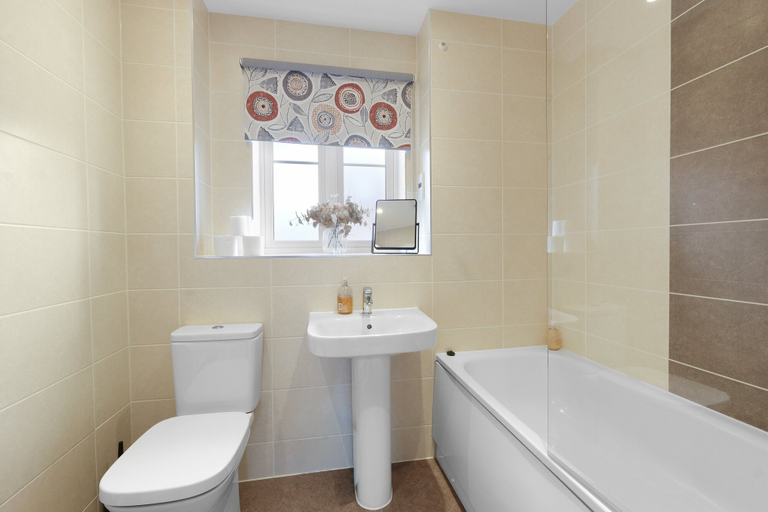 Bathroom 4, Stylish 3 Bedroom Home with Garden, Slough