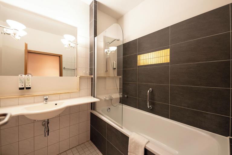 Bathroom 5, Prinzhotel Rothenburg, Ansbach